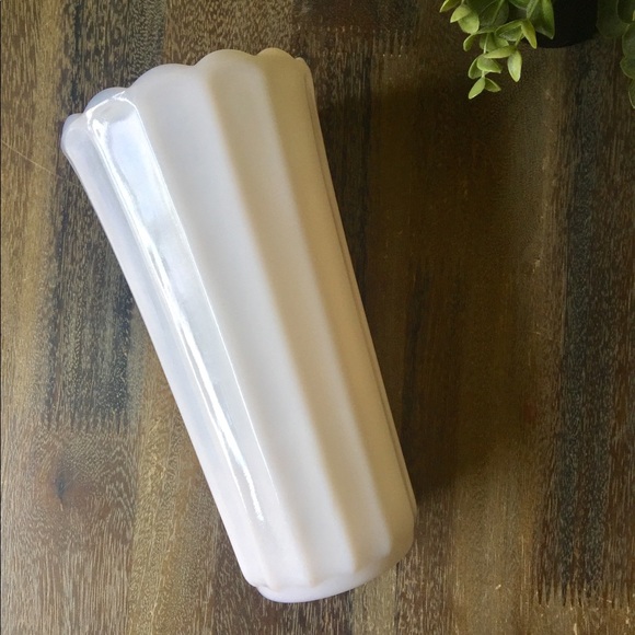 Scalloped white milk glass vase - Picture 2 of 5